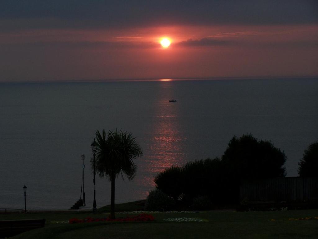 The Burleigh Hotel ฮันสแตนตัน ภายนอก รูปภาพ